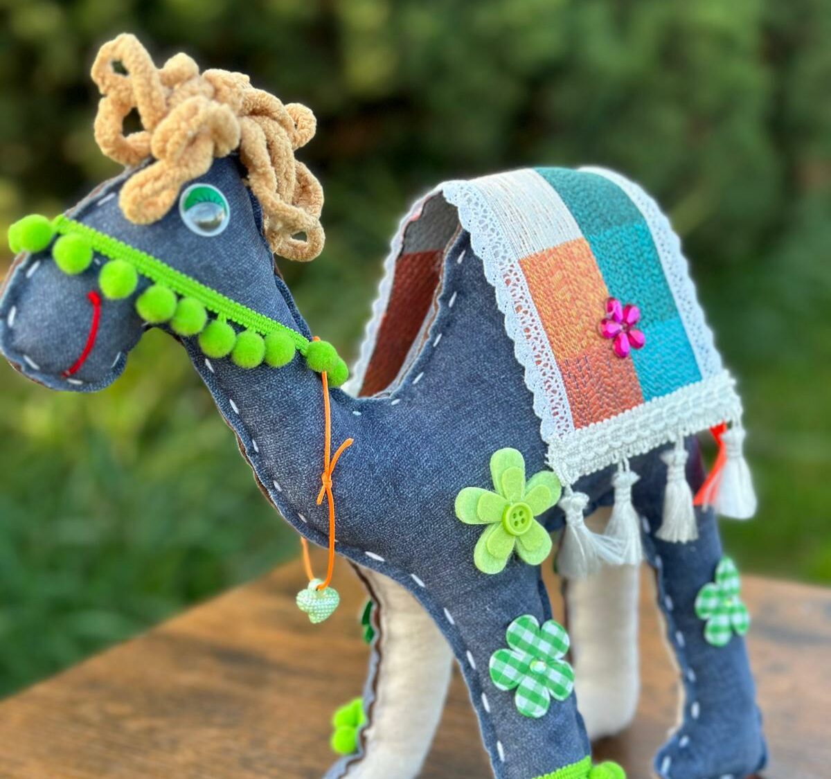 Wielbłądziak granatowy z beżową grzywą