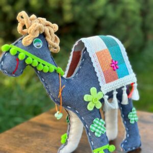 Wielbłądziak granatowy z beżową grzywą