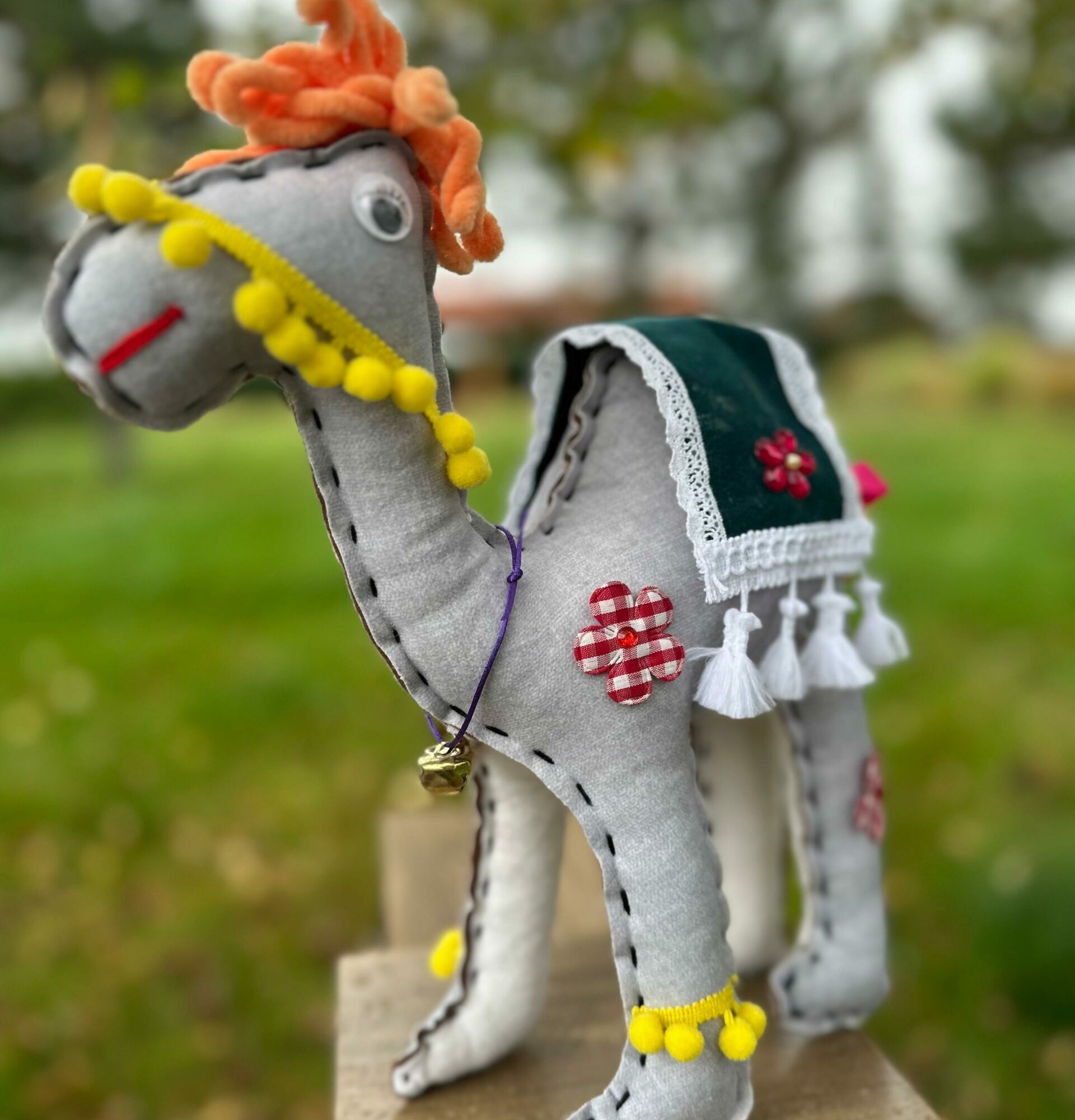 Wielbłądziak jasny szary