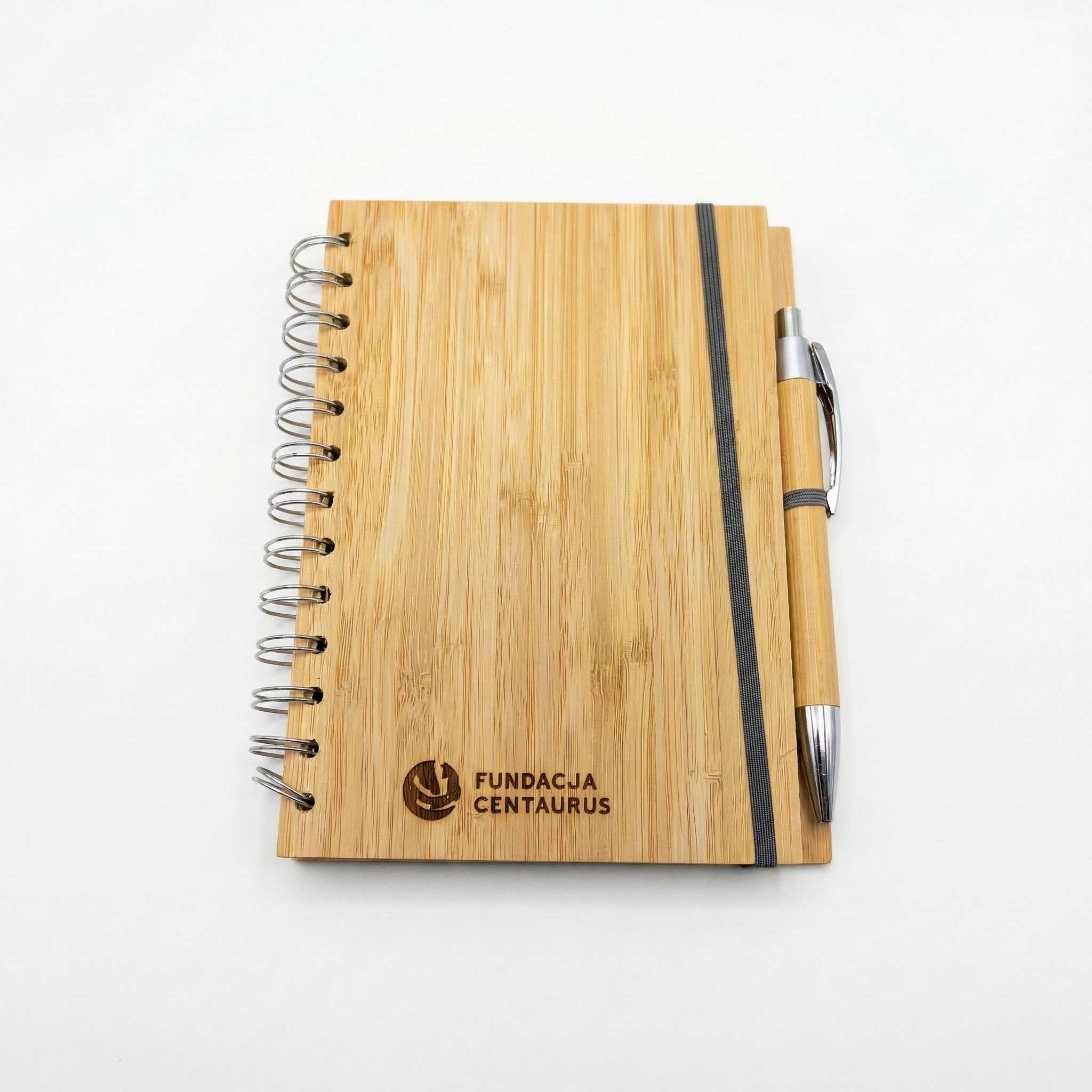 Notes drewniany z logo Fundacja Centaurus